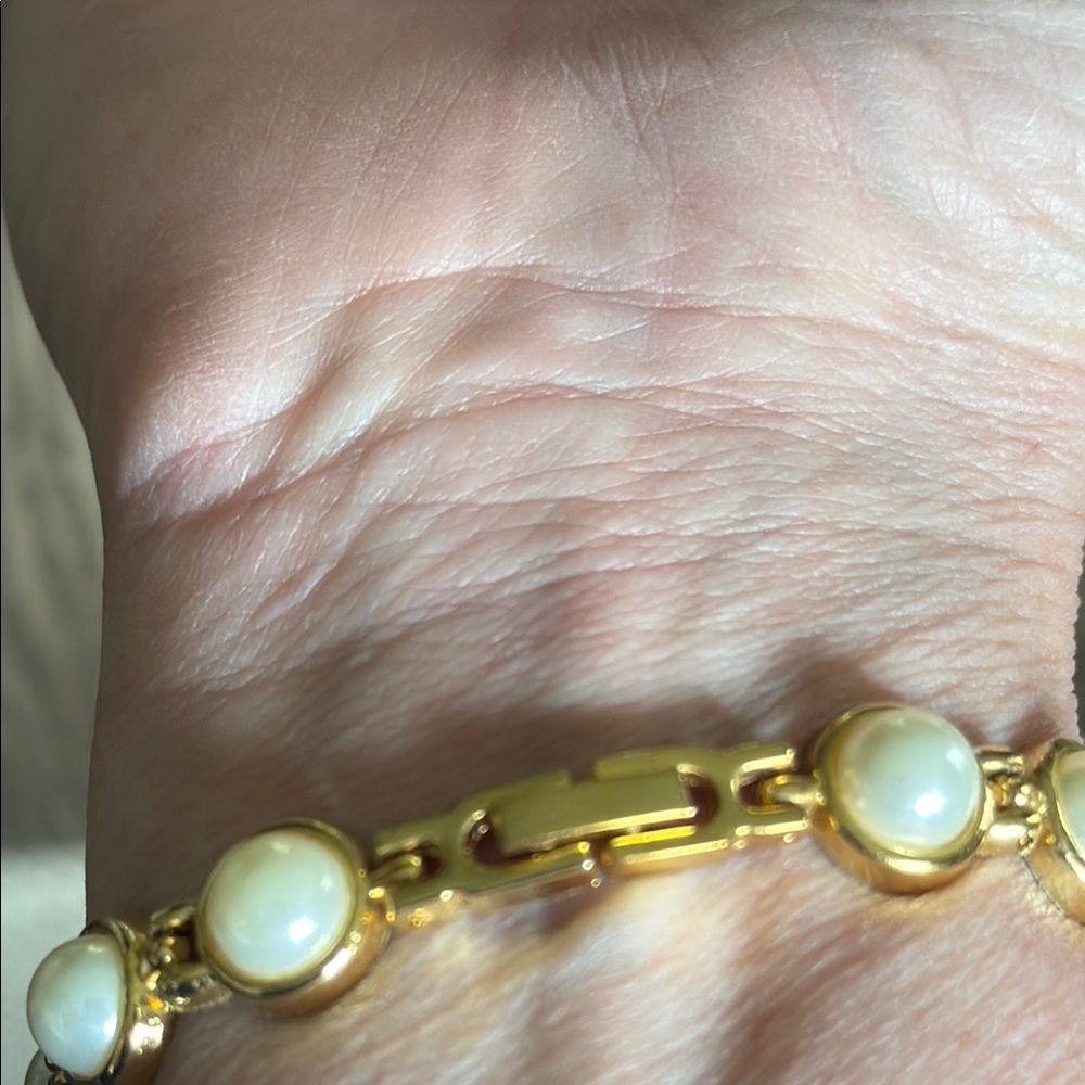 Gold and White Pearl Watch - Picture 5 of 5